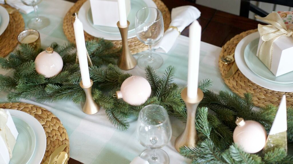 Simple Christmas Tablesetting Ideas - Parties for Pennies