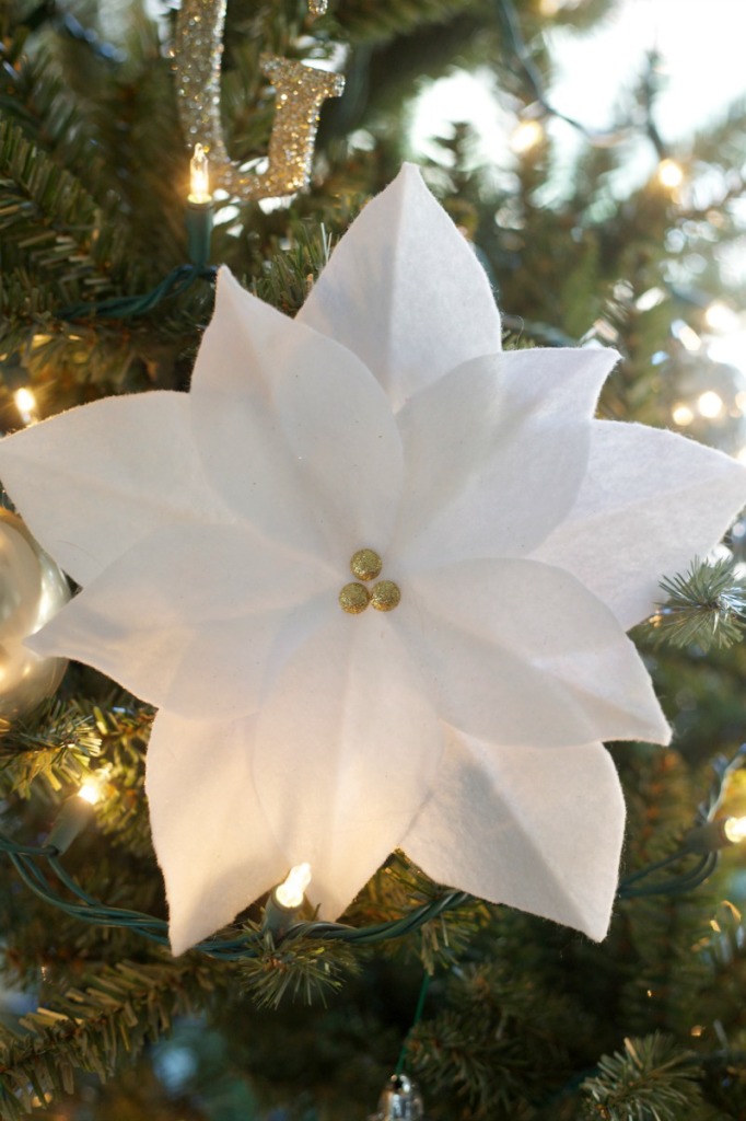 Ways to Save During Christmas | DIY Poinsettias | PartiesforPennies.com | #christmas #holiday #tree #decorating #silverandgold