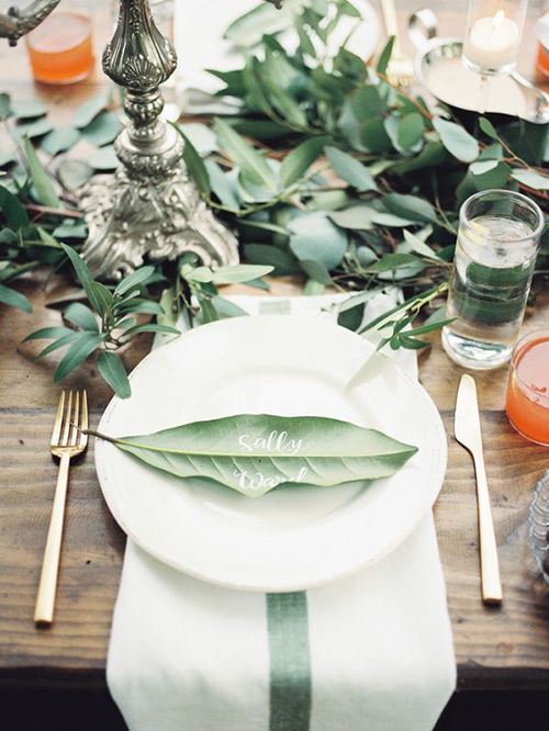 creative-place-card-ideas-calligraphed-leaves