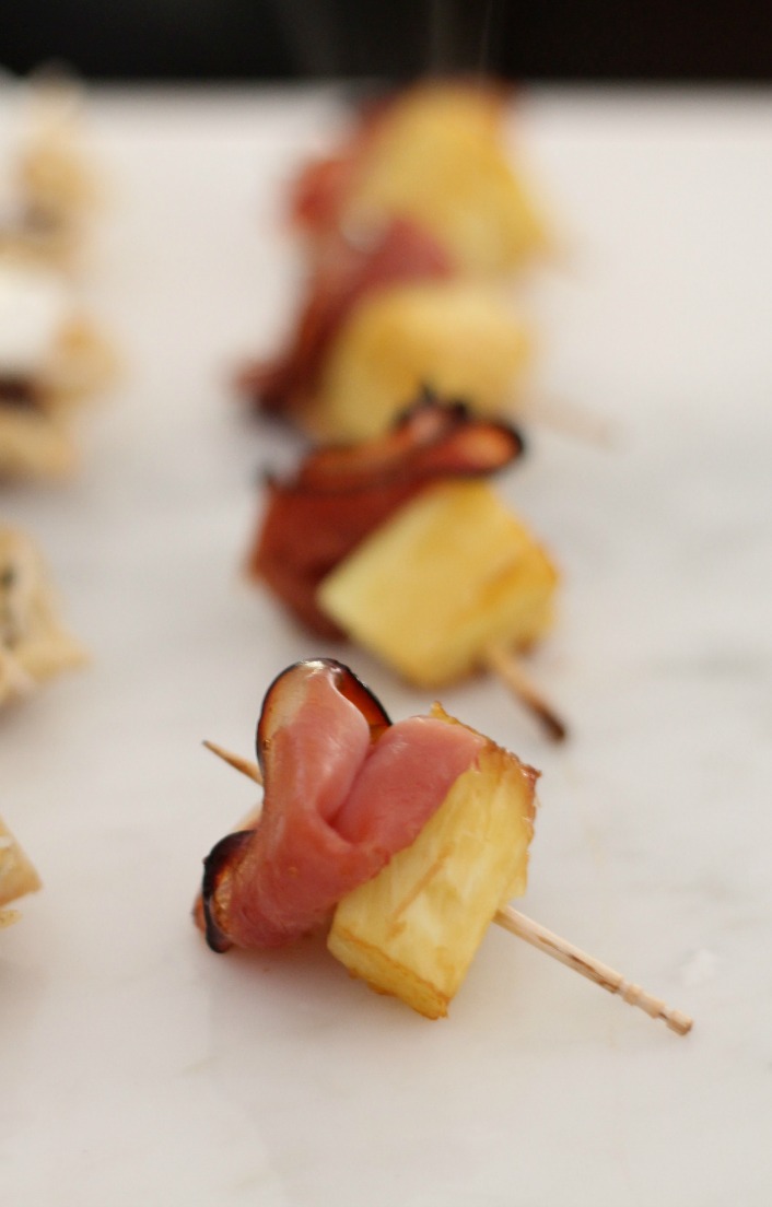 Pineapple Ham Skewers Appetizers by PartiesforPennies.com | 20 Budget Friendly Appetizer Recipes