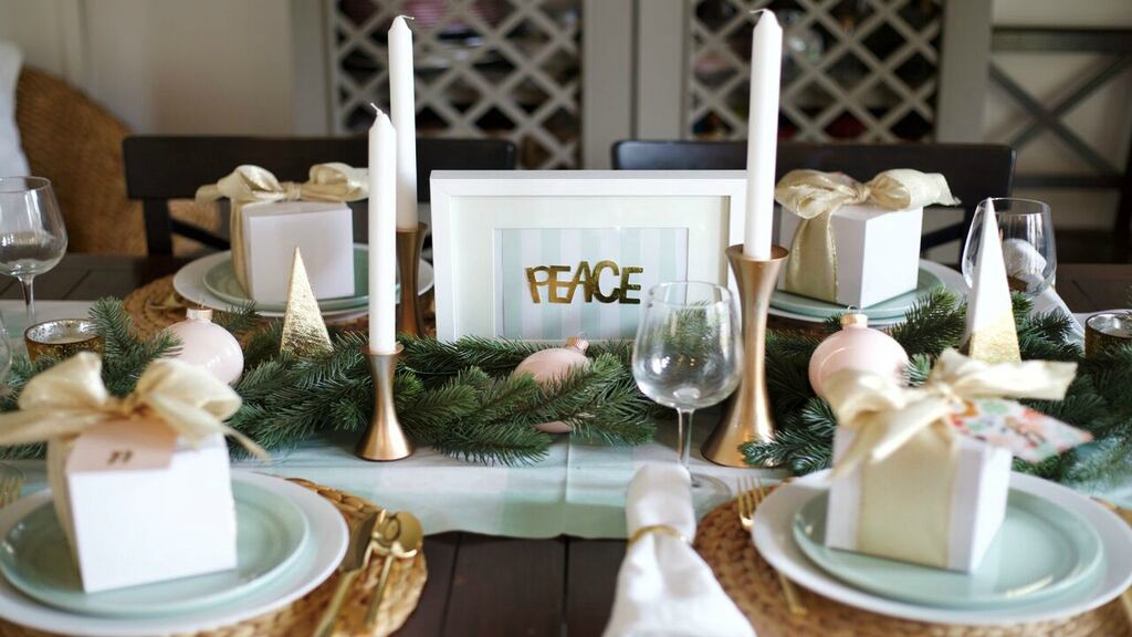 Simple Christmas Tablesetting Ideas by PartiesforPennies.com | Christmas Dinner Party, Entertaining, Tips