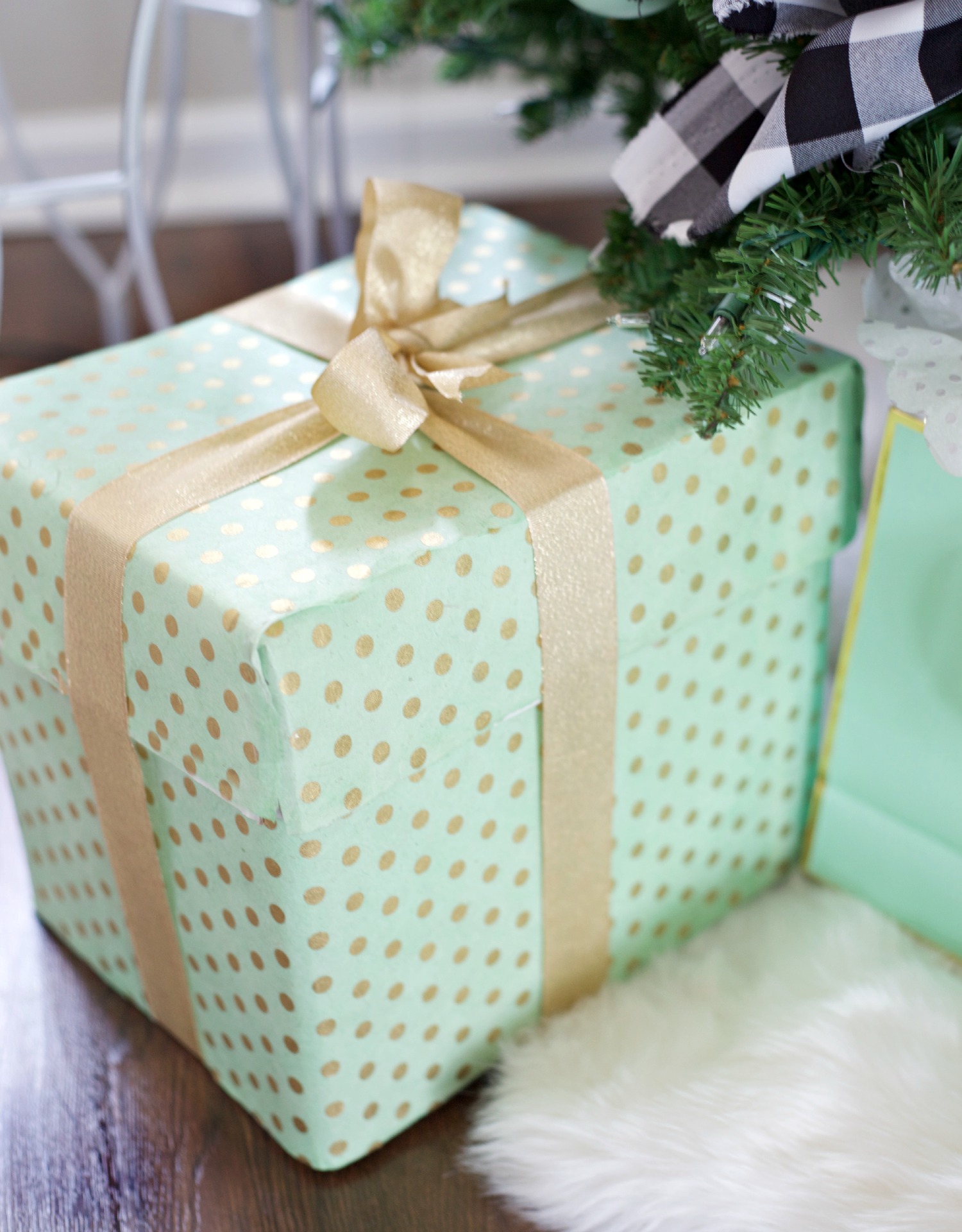 Easy Christmas Decorating Ideas | PartiesforPennies.com | Budget Friendly | Mint & Gold Wrapping Paper| Present