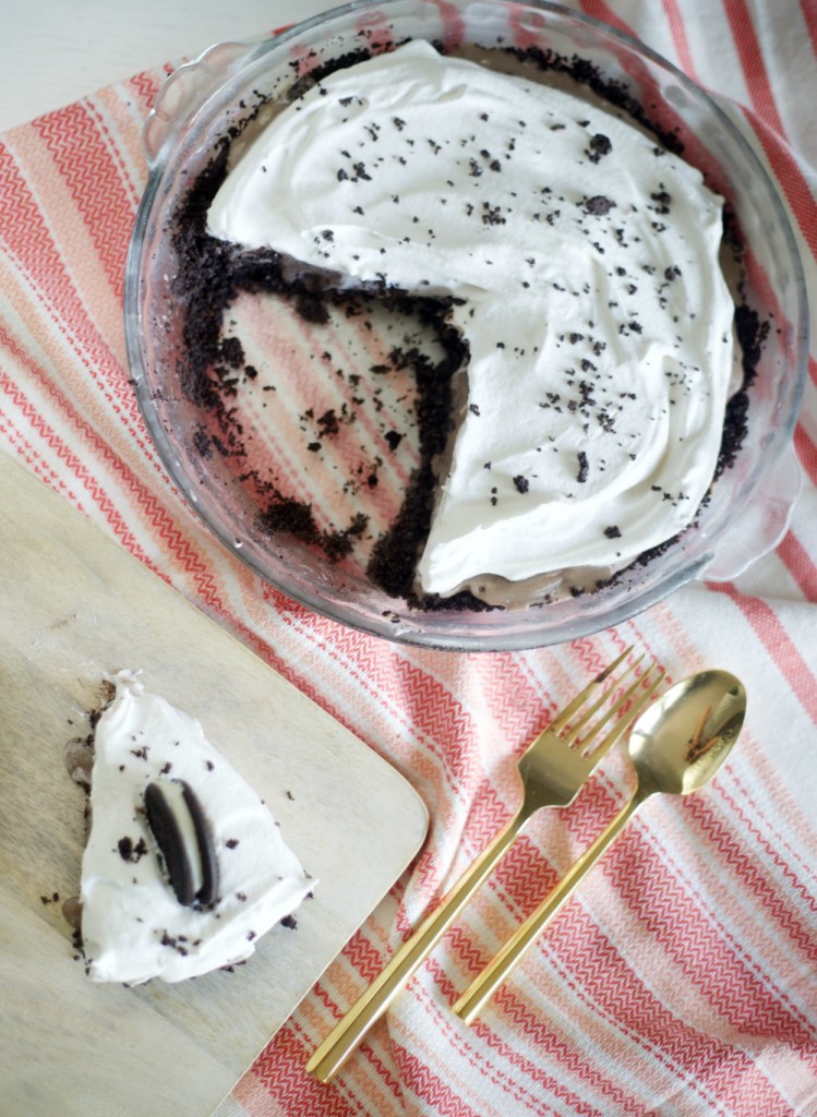 Gluten Free, Dairy Free Oreo Ice Cream Pie Recipe by PartiesforPennies.com | Not only is it Gluten & Dairy Free...but it's only 212 calories PER SERVING!! 