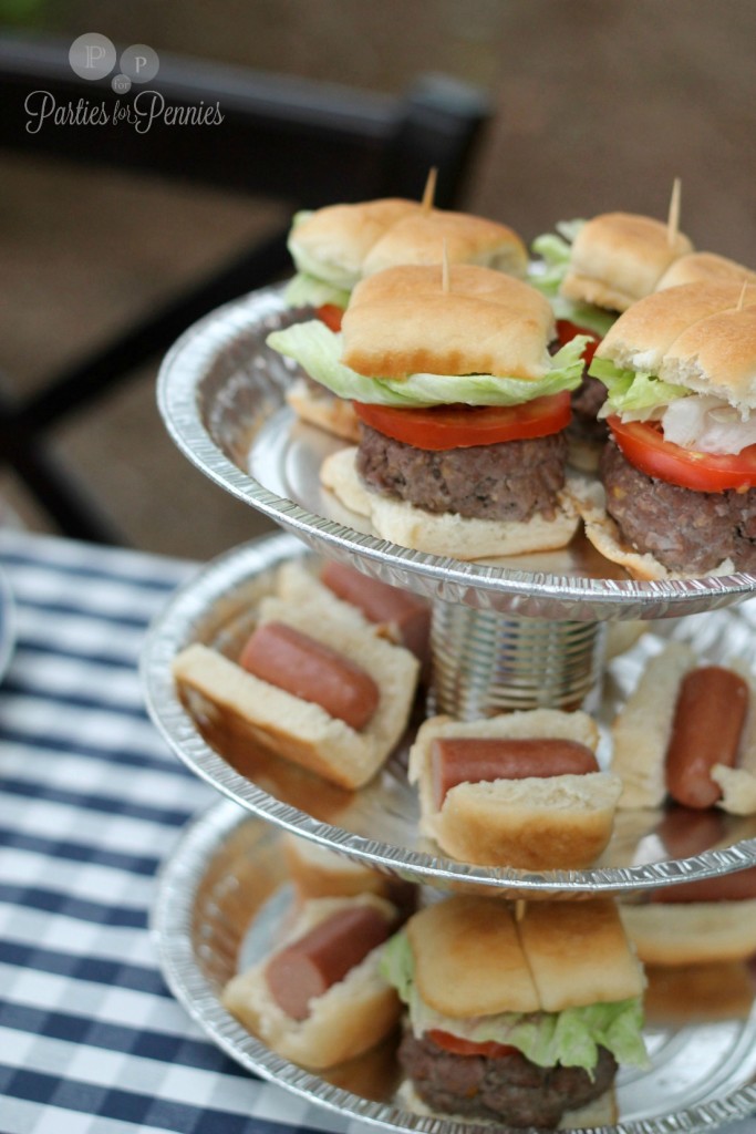 Labor-Day-Picnic-by-PartiesforPennies.com | Throw a fun & budget-friendly Labor Day Party with these simple ideas!